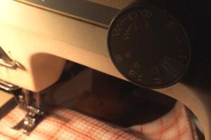 モニターアームを支柱に取り付けて使う